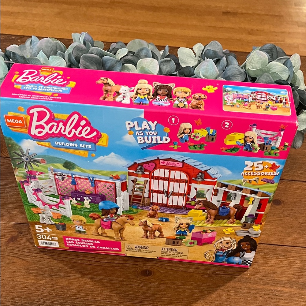 NWT Mega Barbie Pets Horse Stables Toy Building Set